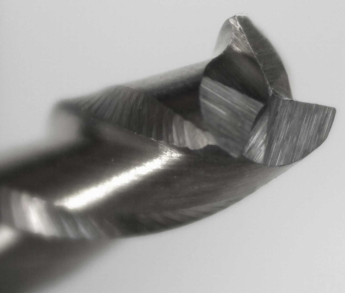 close up 3 flute carbide end mill cutting edges
