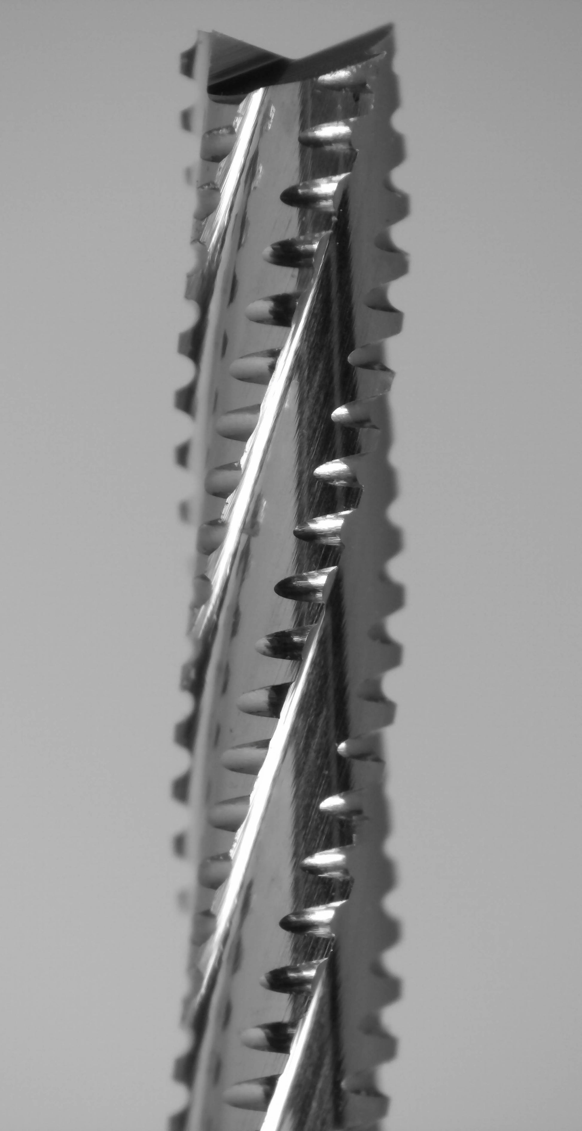 Fish tail tip detail on 1/16 inch chip breaker carbide router