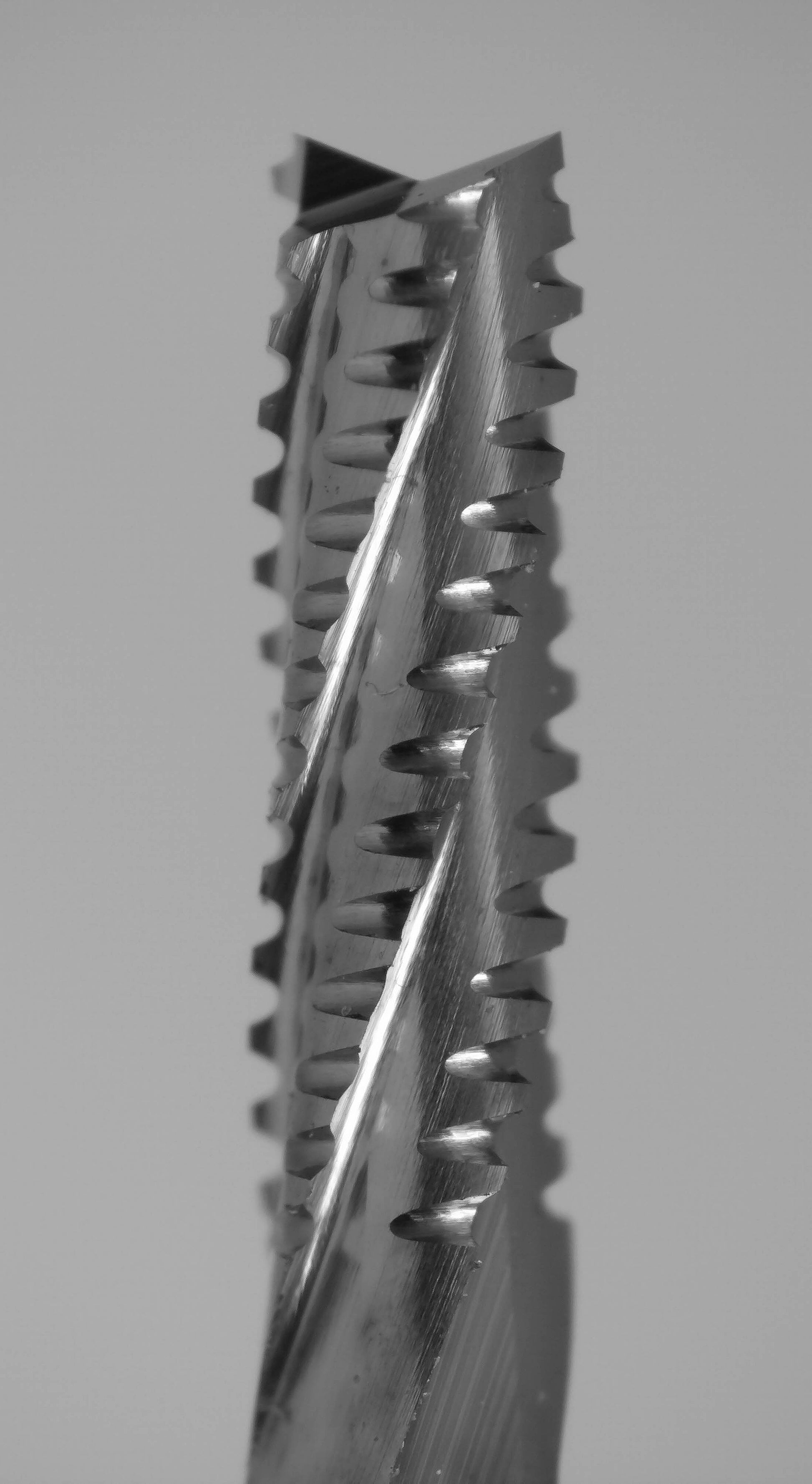 Fish tail tip detail on 1/16 inch chip breaker carbide router