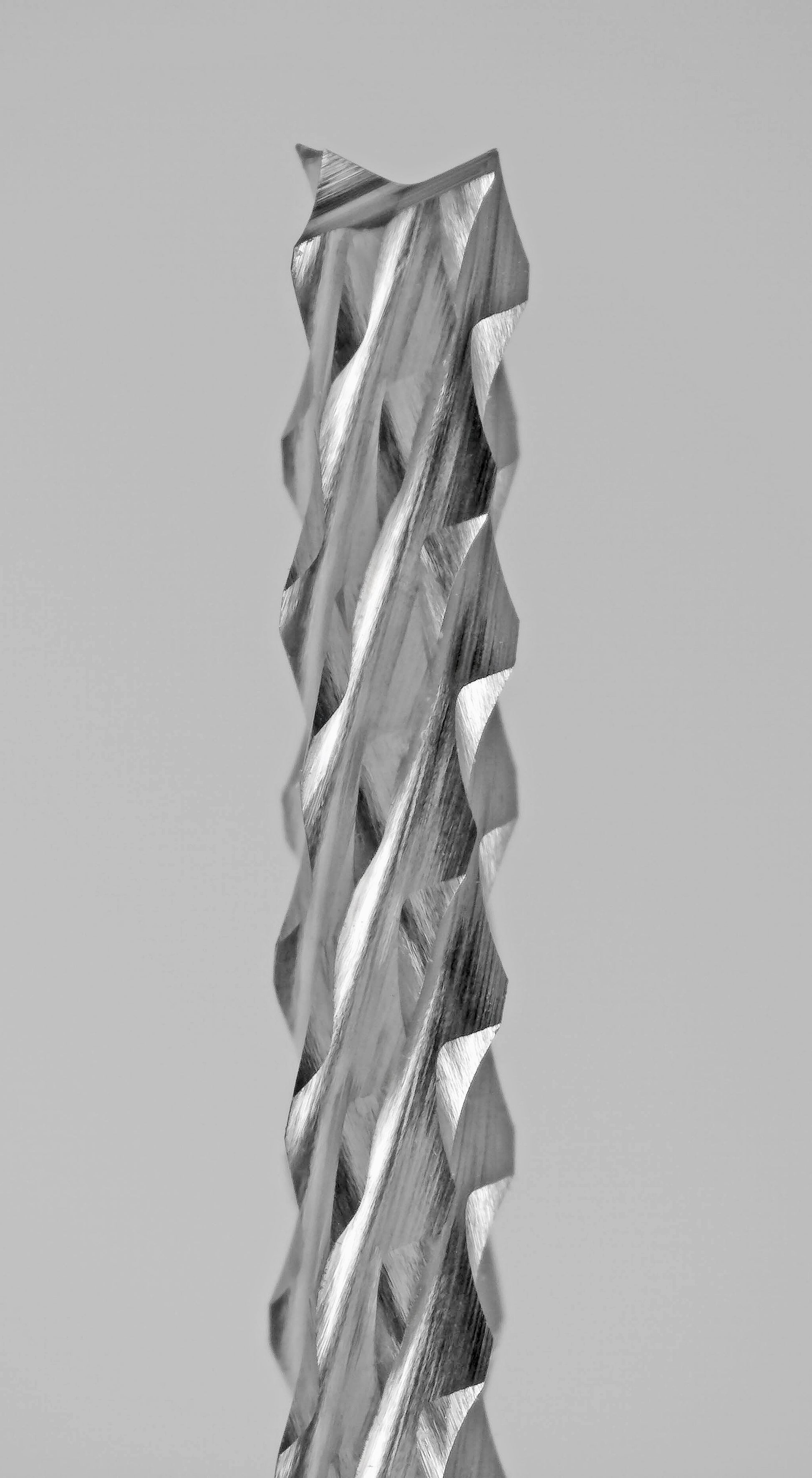 close-up of fish tail tip on 0.0433 inch diamond flute carbide router