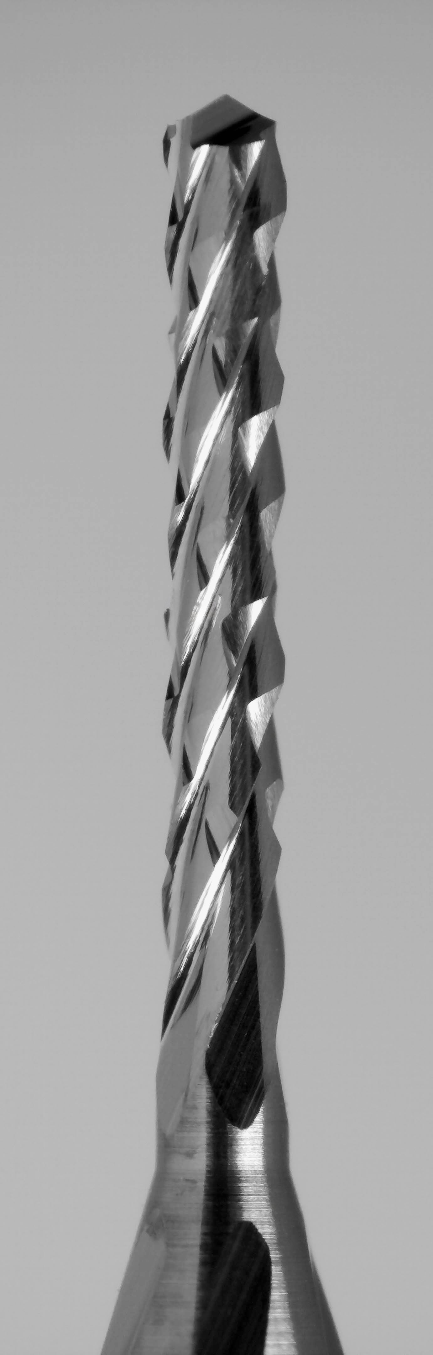 1/32″ Diamond Pattern Carbide Router – .197″ LOC – Drill Point Tip R105D