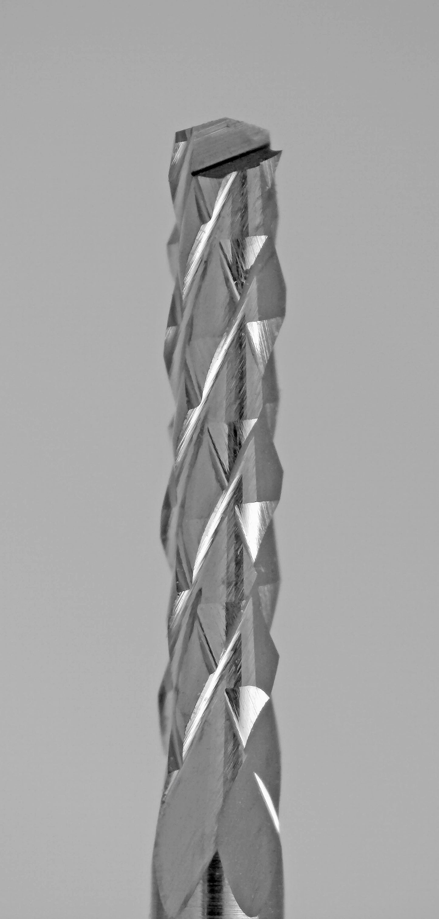 close-up of drill point tip on 0.90mm diamond pattern carbide router