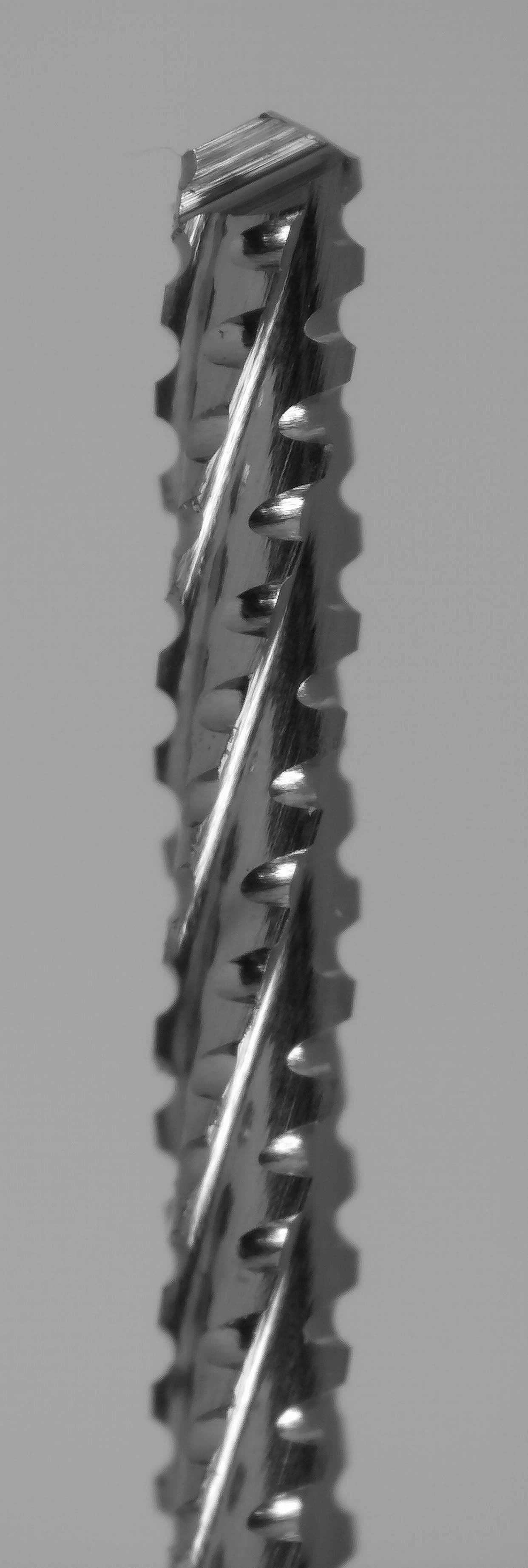 Drill point tip on 0.90mm chip breaker carbide router
